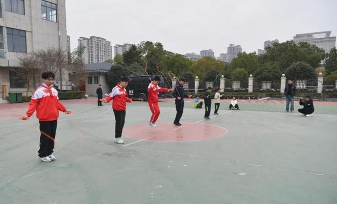 开云体育APP下载-孟菲斯灰熊训练开放日，国际比赛日战术微调引欢呼，德国杯在即，团队化学反应显著(波特兰开拓者vs孟菲斯灰熊分析)