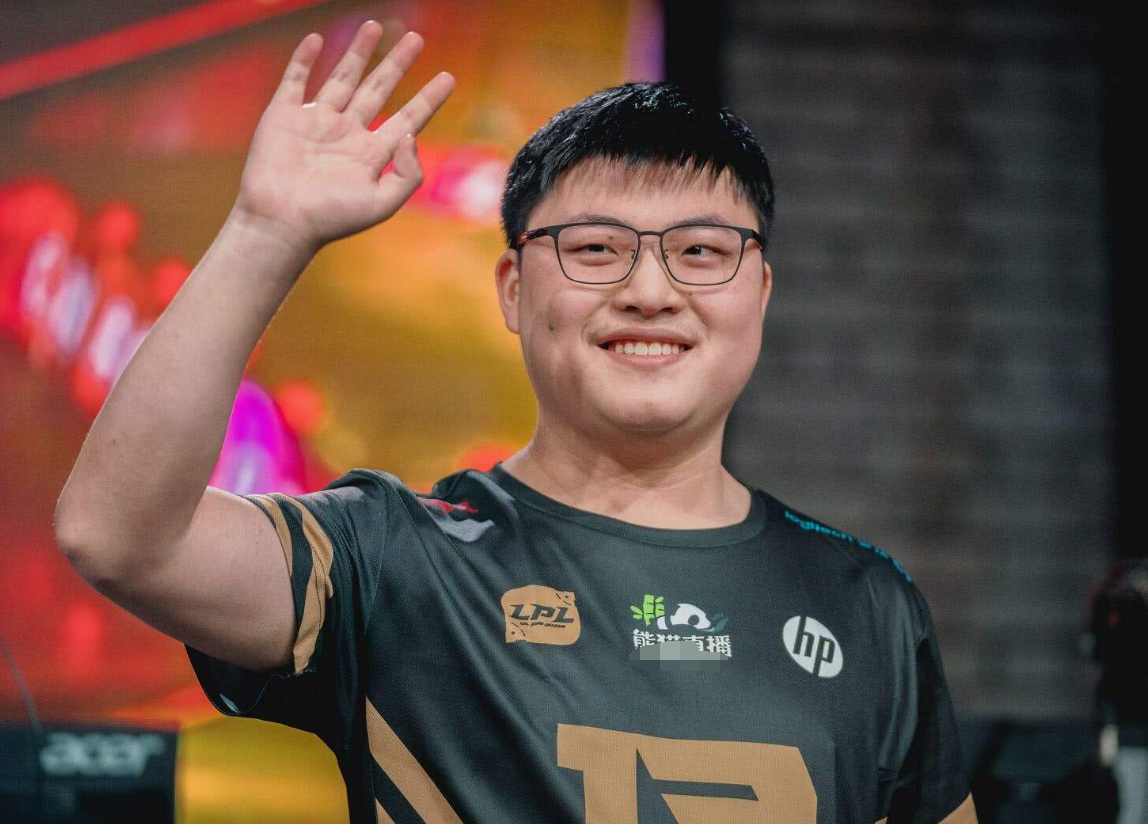 开云体育APP下载-里尔手感冰凉备战NBA总决赛冲刺阶段费城76人战术微调，Uzi在公牛比赛中逆转瞬间刷屏(76人阵容最新)